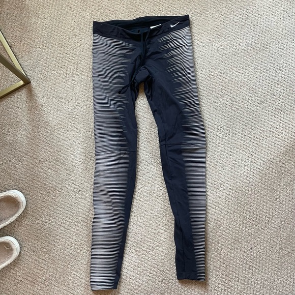 Nike glow in the dark leggings - Picture 2 of 7